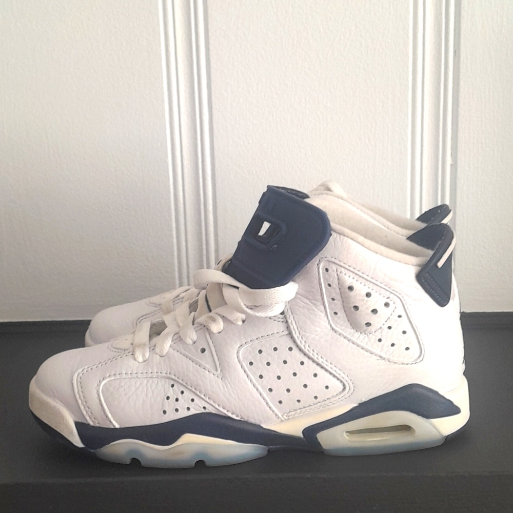 Air Jordan Retro 6 Midnight Navy Boys Size 4